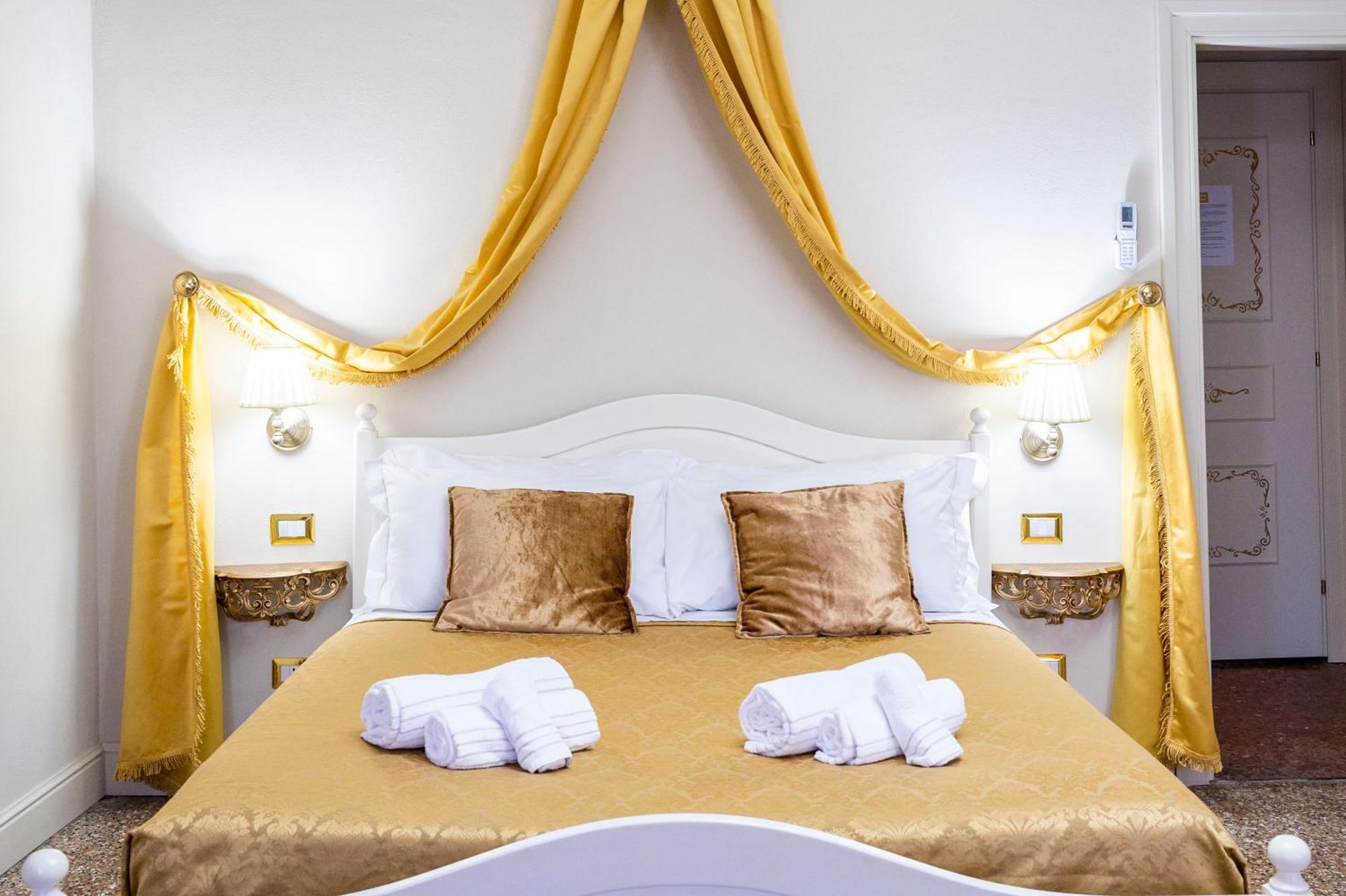Palazzo Titti Rialto Suites Venedig Exterior foto