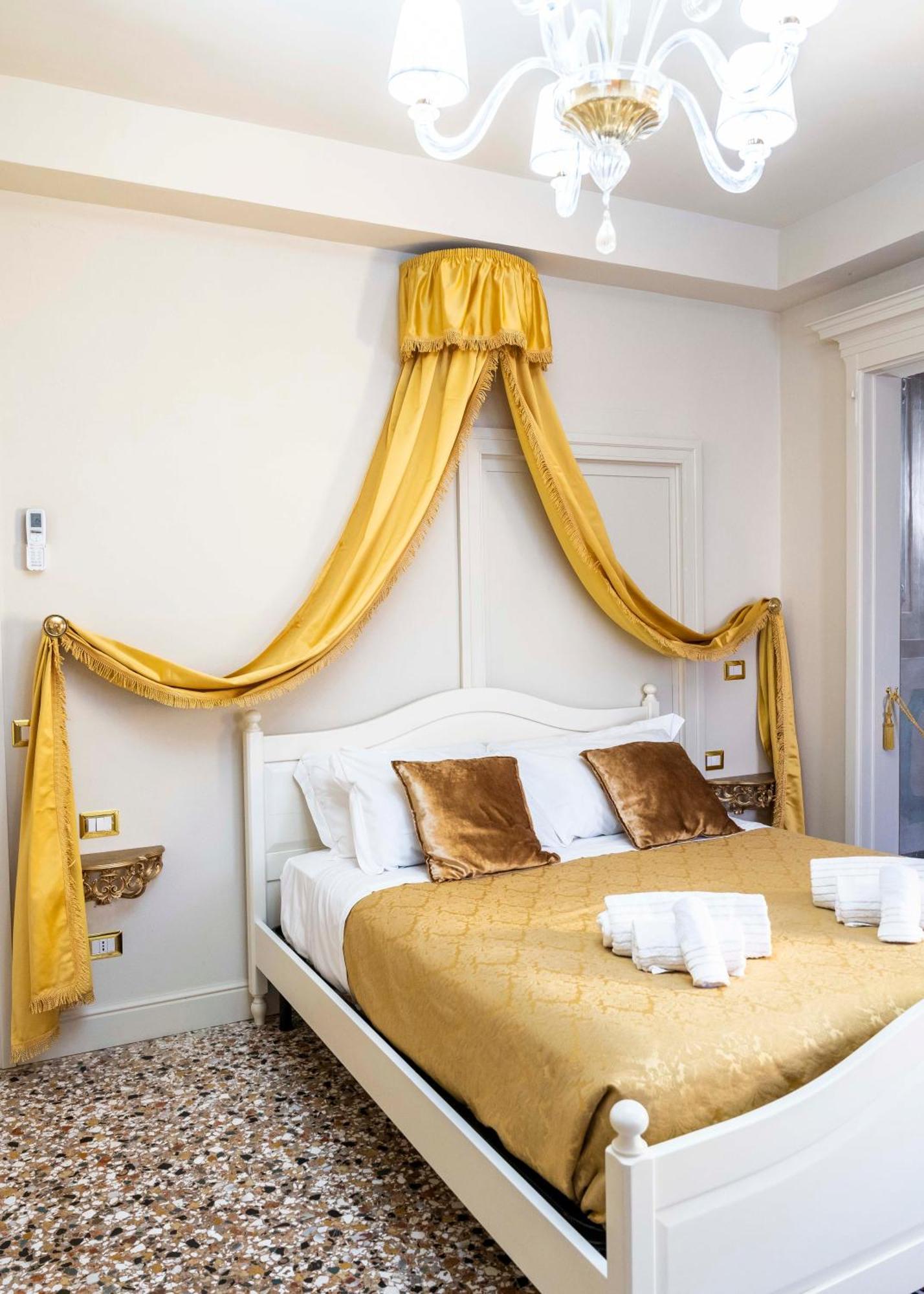 Palazzo Titti Rialto Suites Venedig Exterior foto